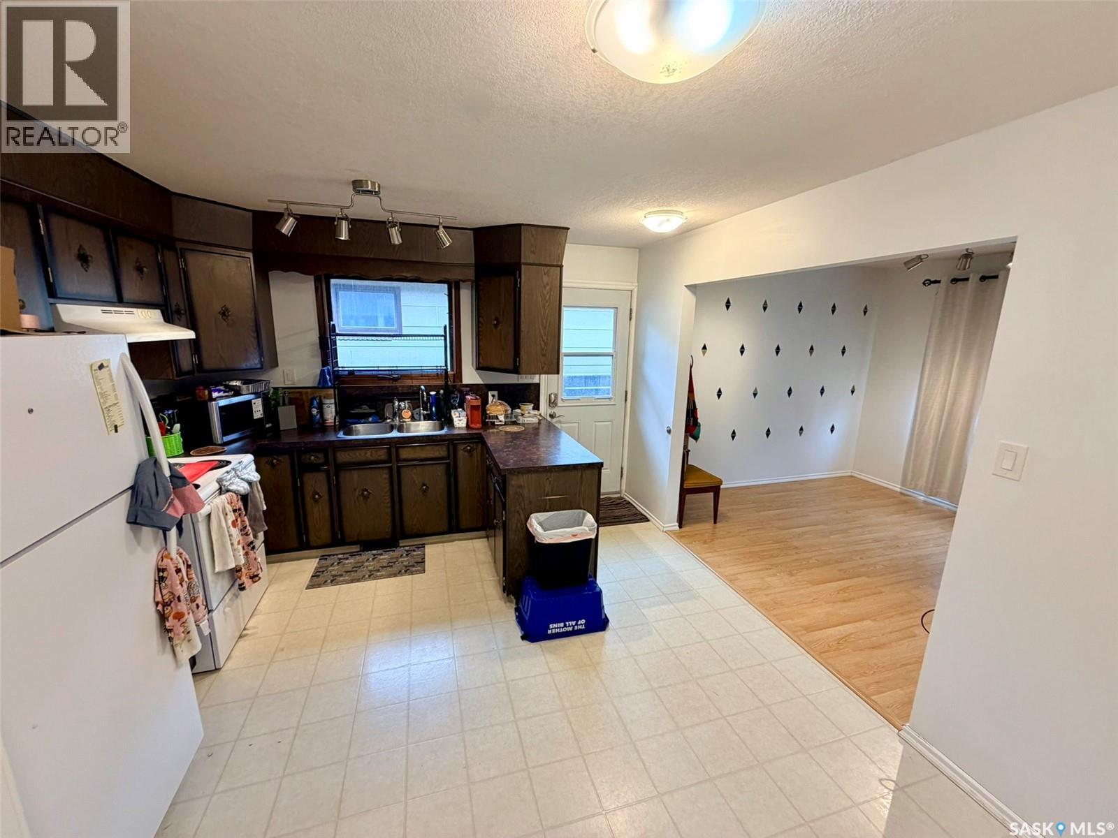 208 7th STREET E - 3