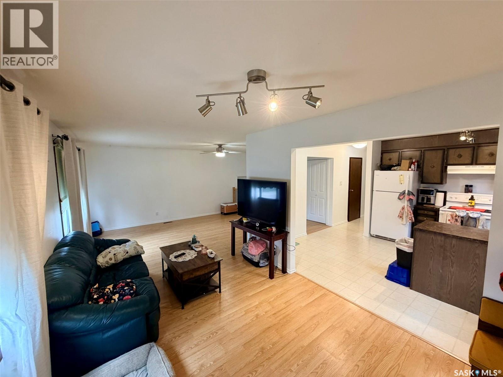 208 7th STREET E - 4