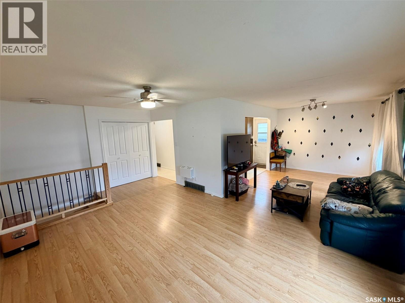 208 7th STREET E - 6