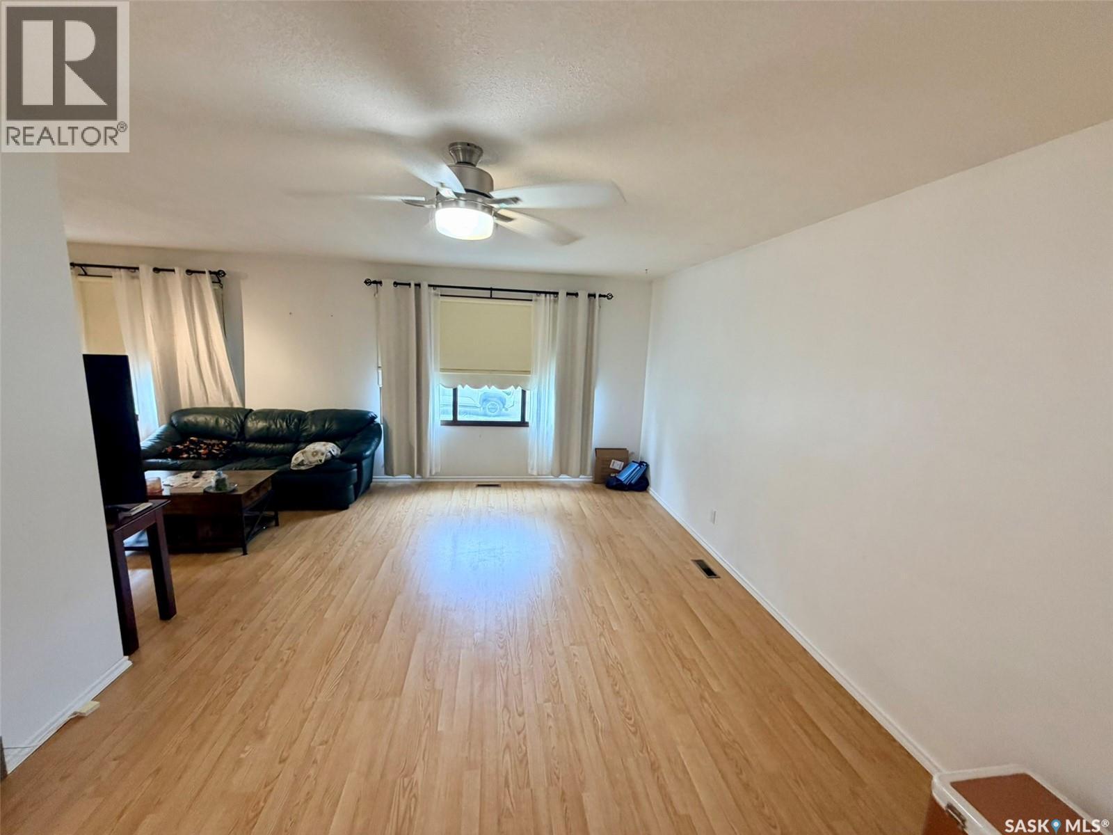 208 7th STREET E - 8