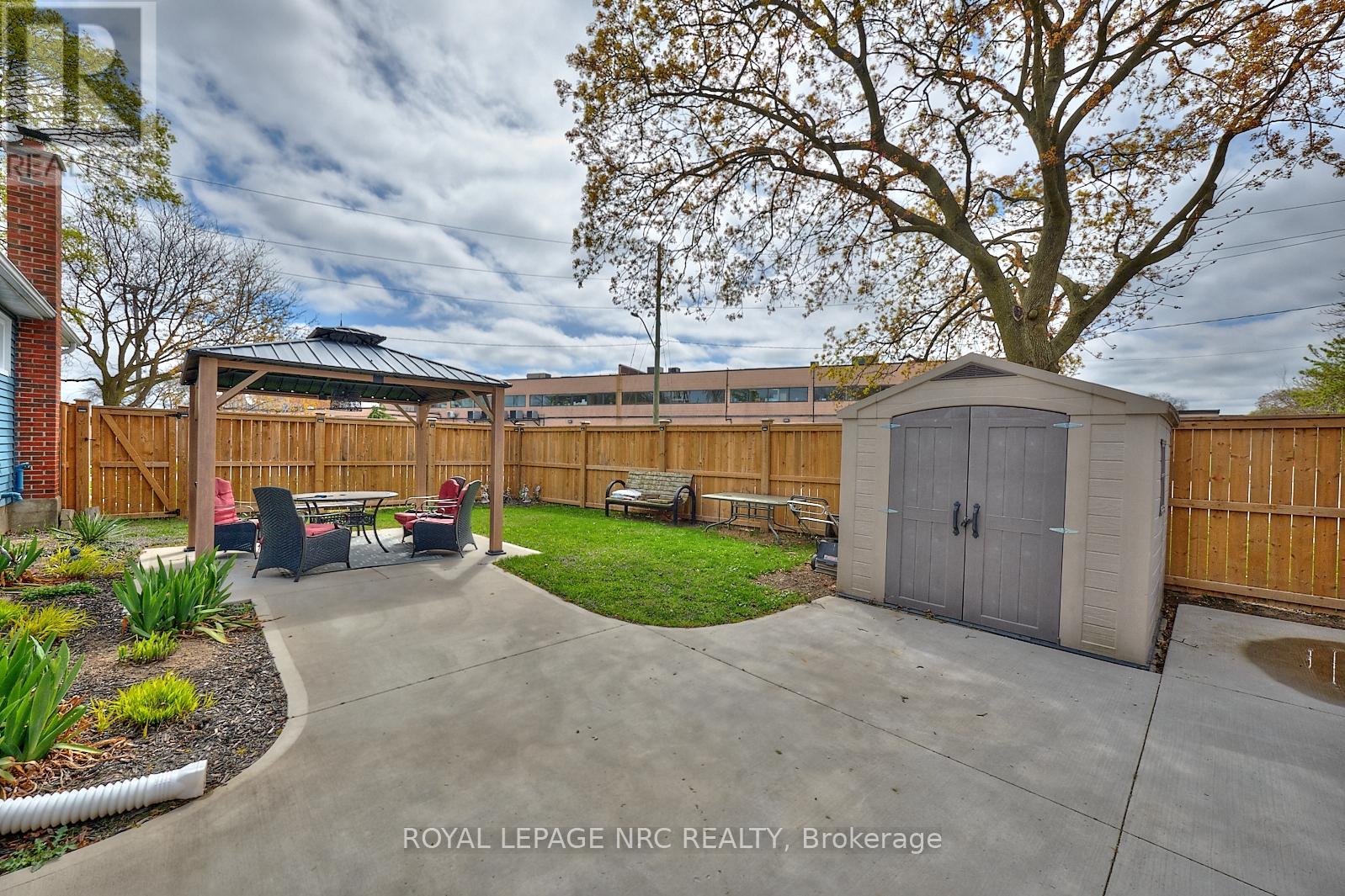 1 THORNDALE AVENUE - 32