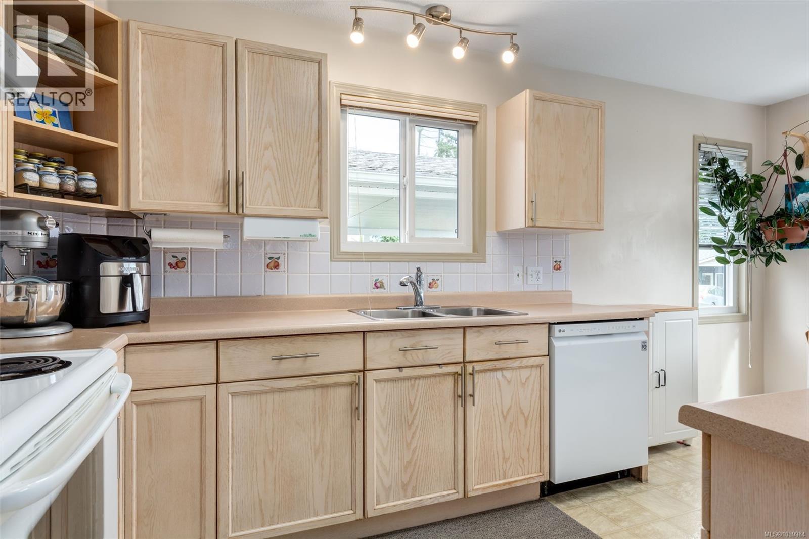 185 Bowlsby St - 5