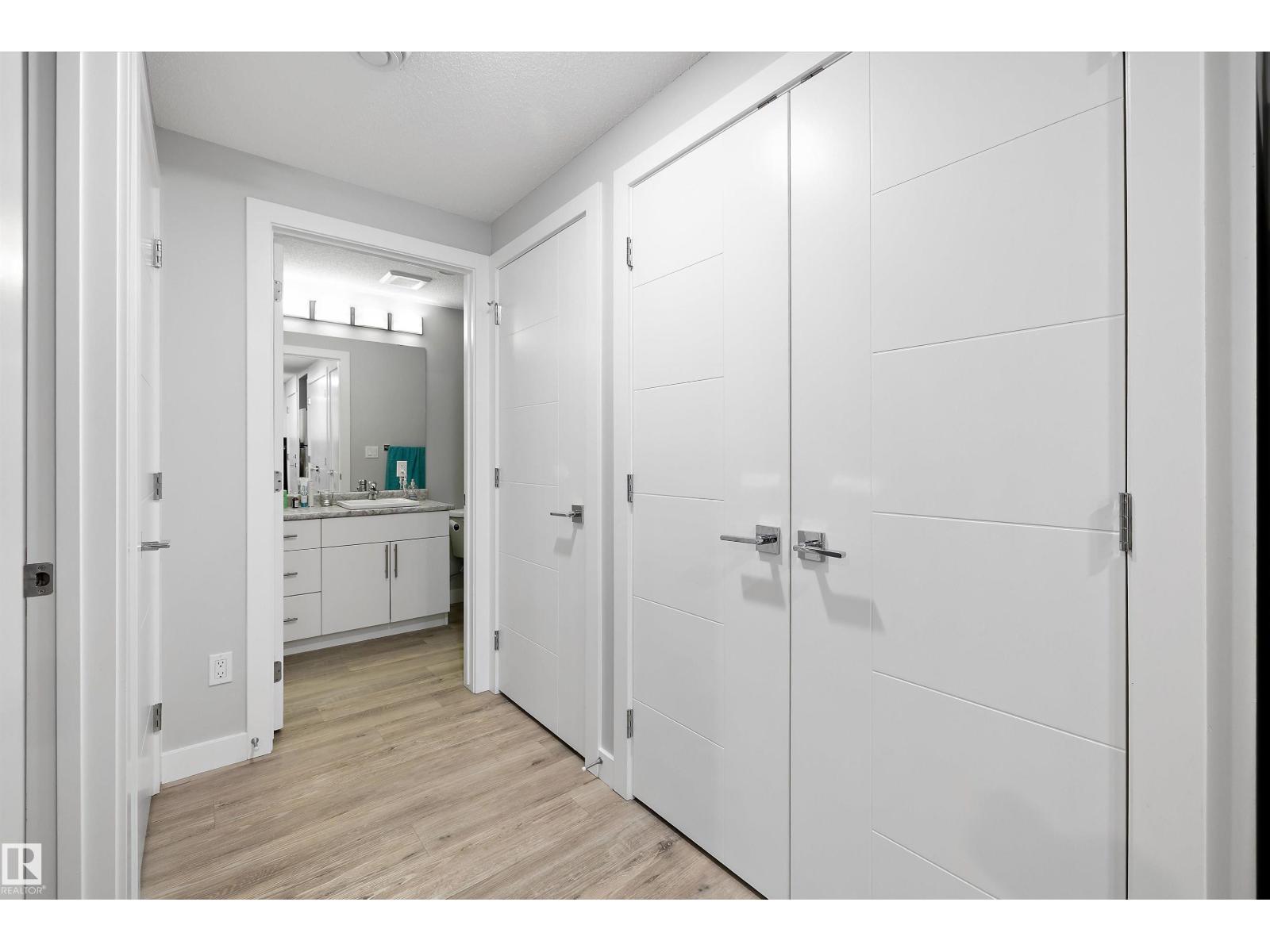 7419 106 ST NW - 41