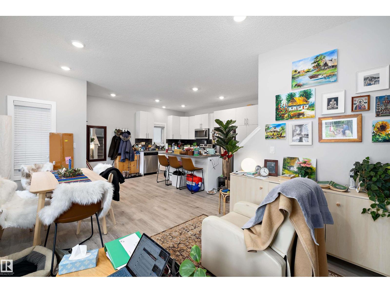 7419 106 ST NW - 61