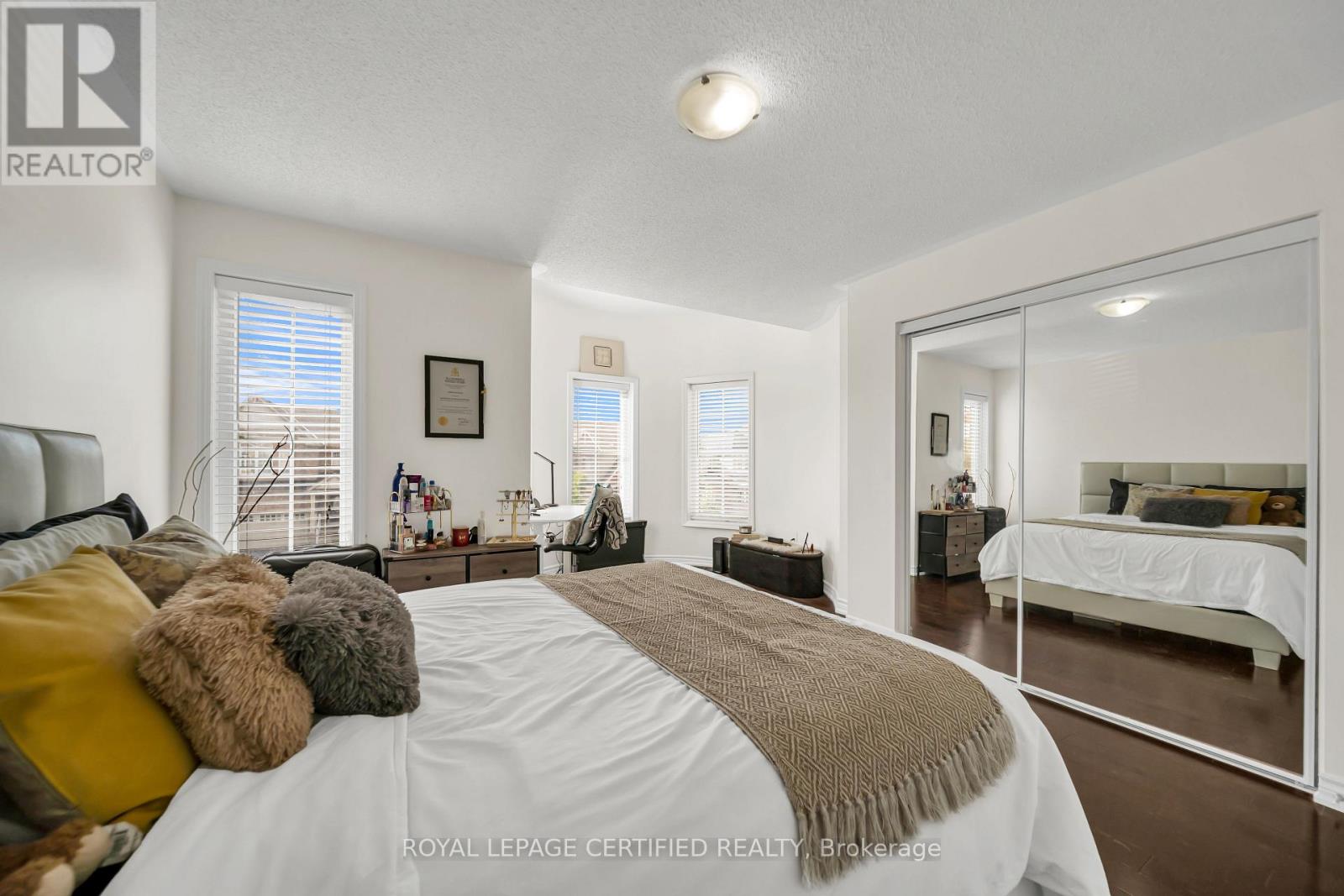 358 PRINGLE AVENUE - 21