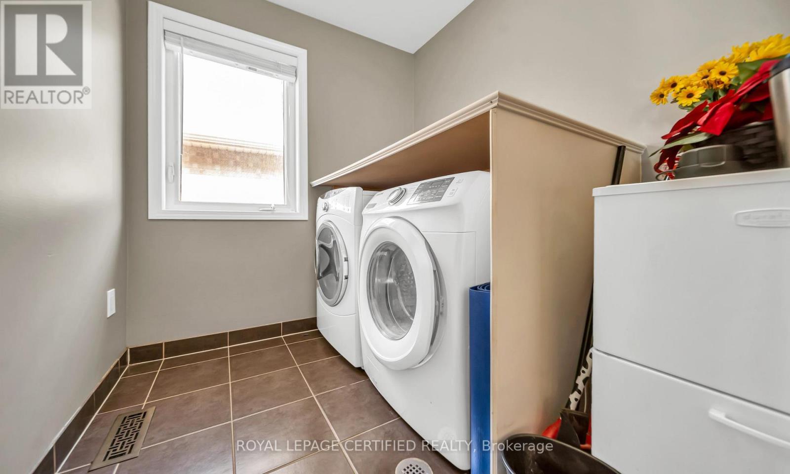 358 PRINGLE AVENUE - 19