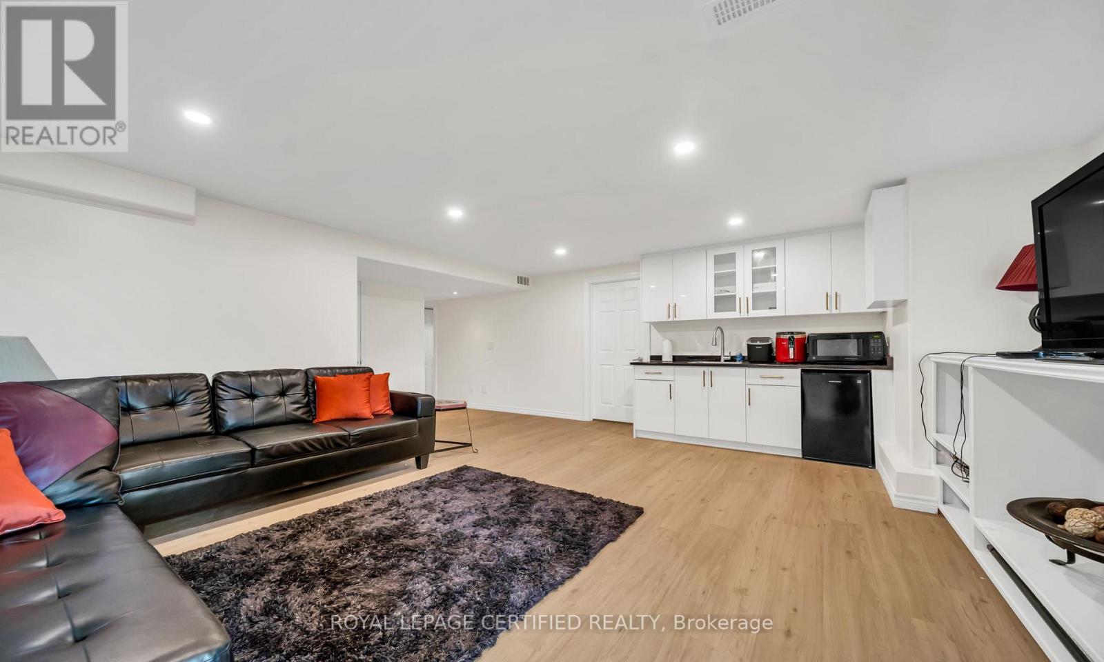 358 PRINGLE AVENUE - 37