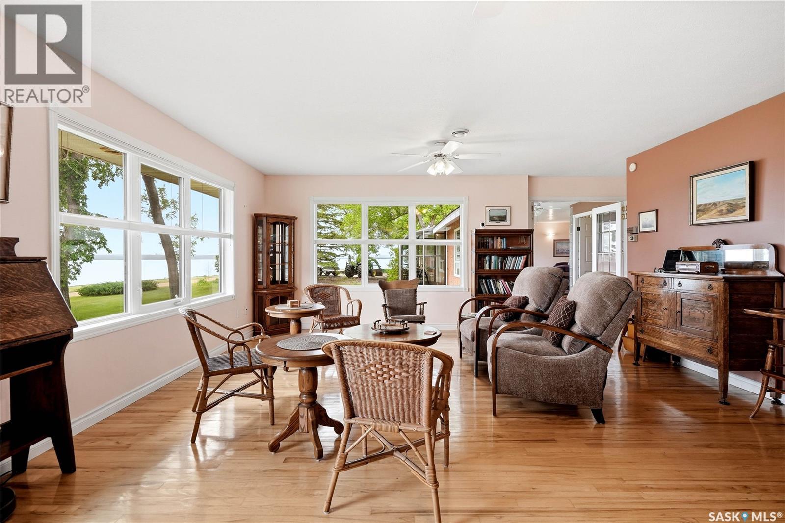 21 Pelican STREET W - 11