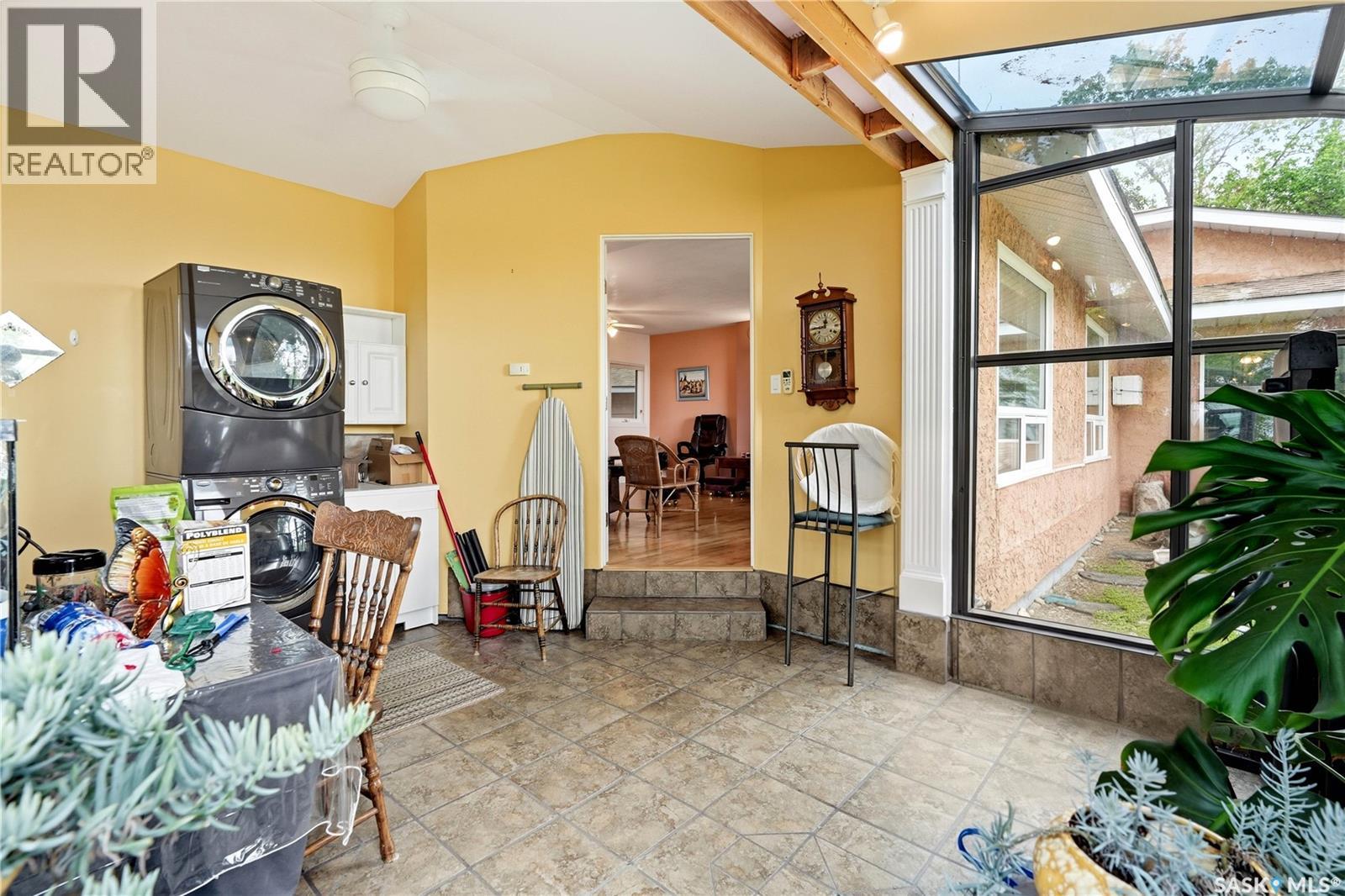 21 Pelican STREET W - 22