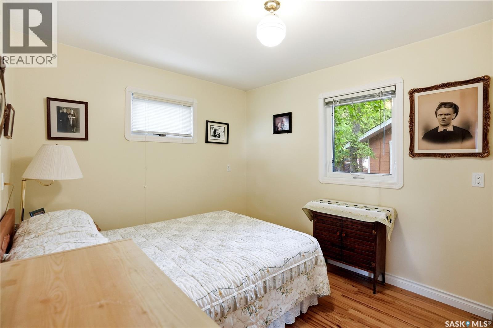21 Pelican STREET W - 23