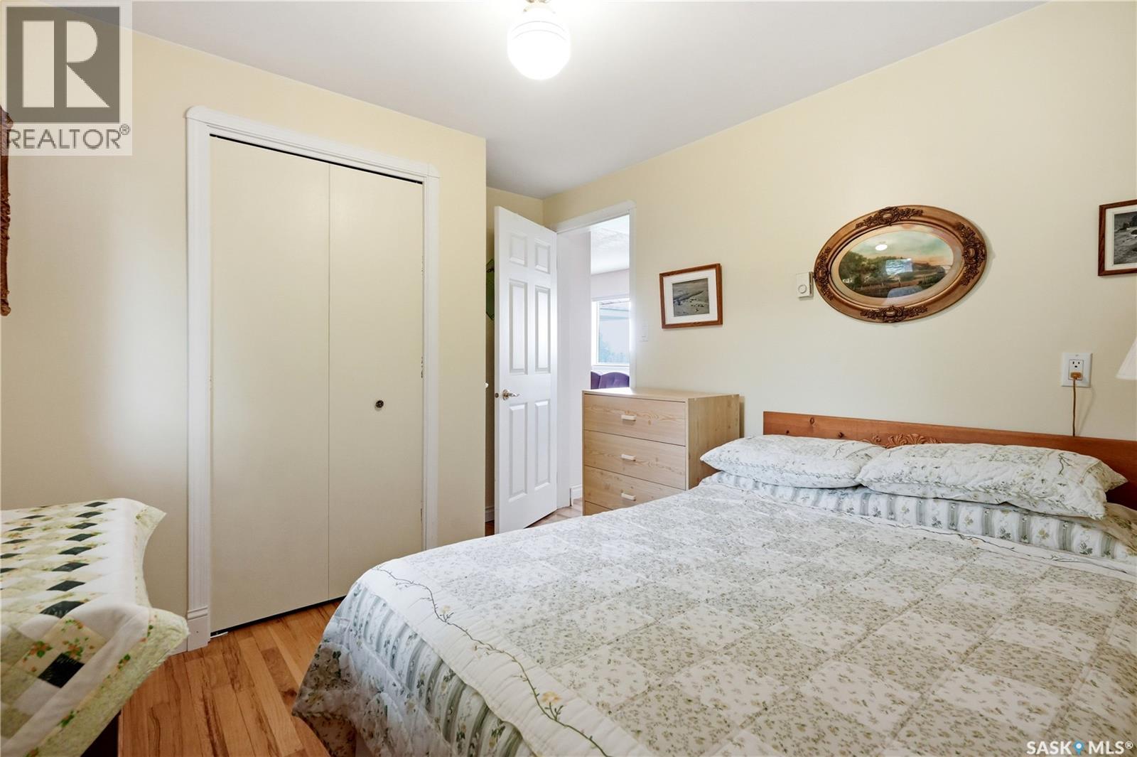 21 Pelican STREET W - 24