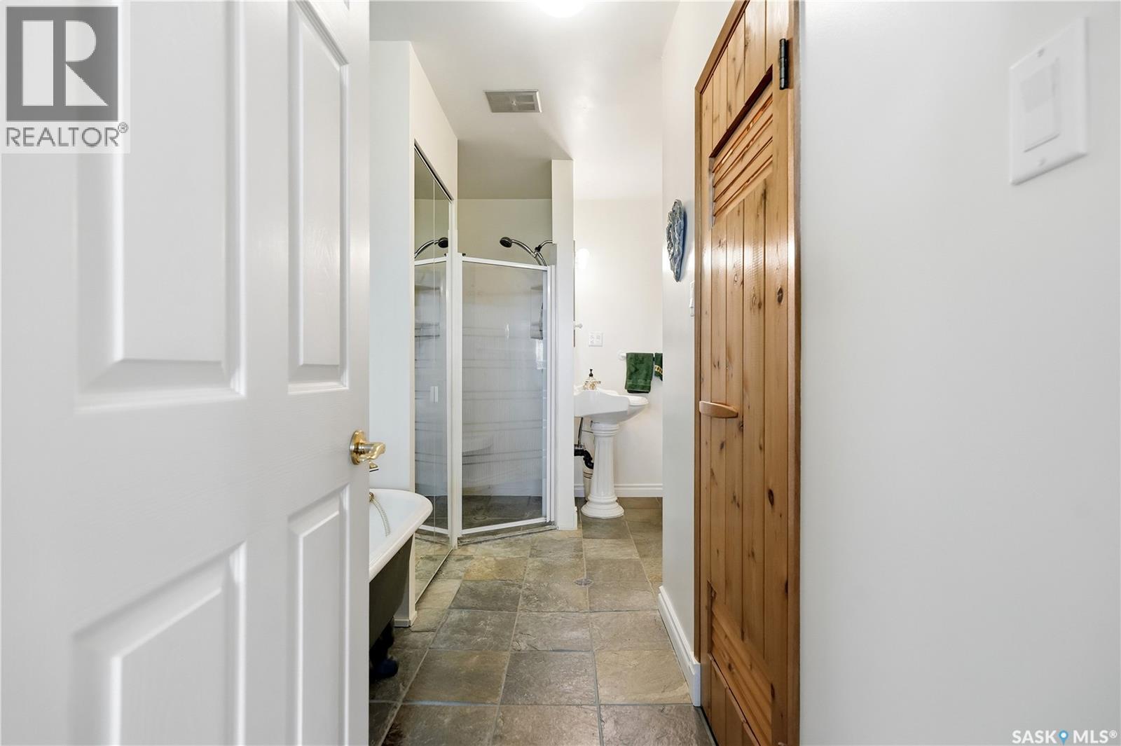 21 Pelican STREET W - 25