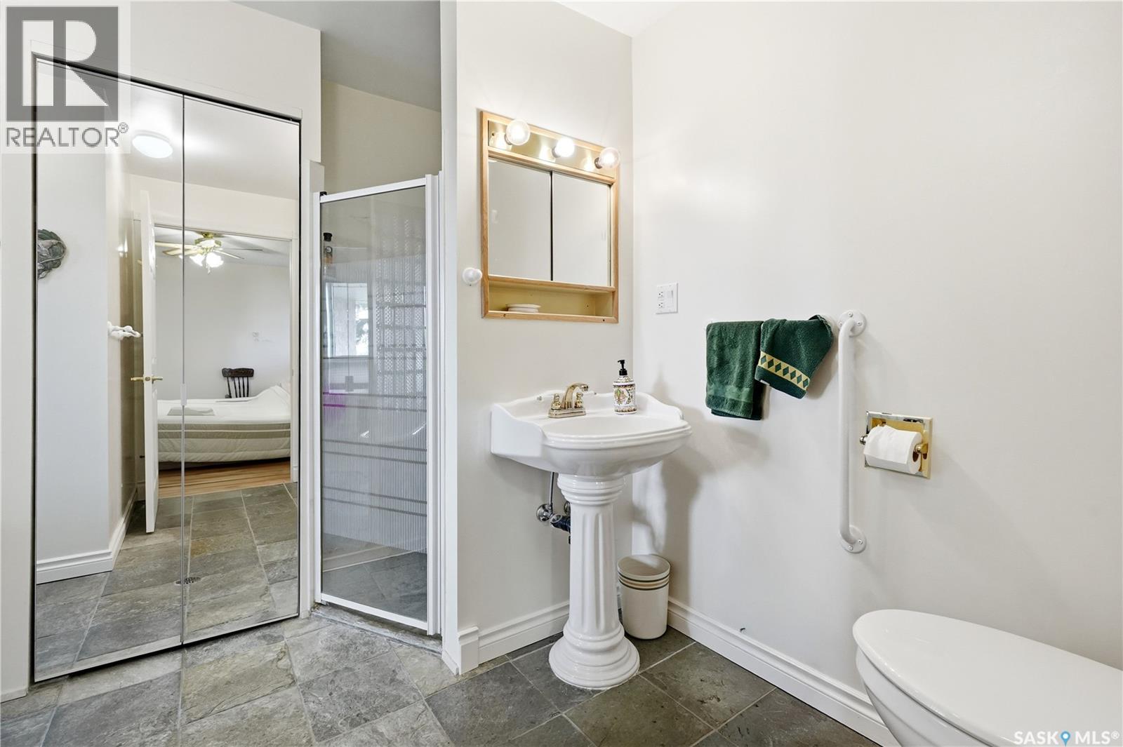 21 Pelican STREET W - 26