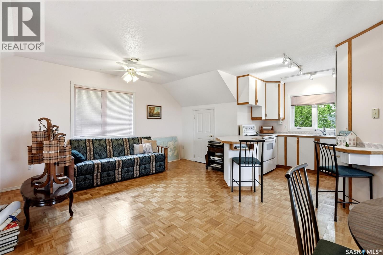 21 Pelican STREET W - 34