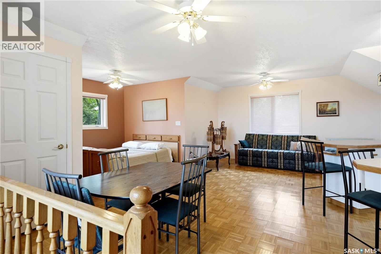 21 Pelican STREET W - 36