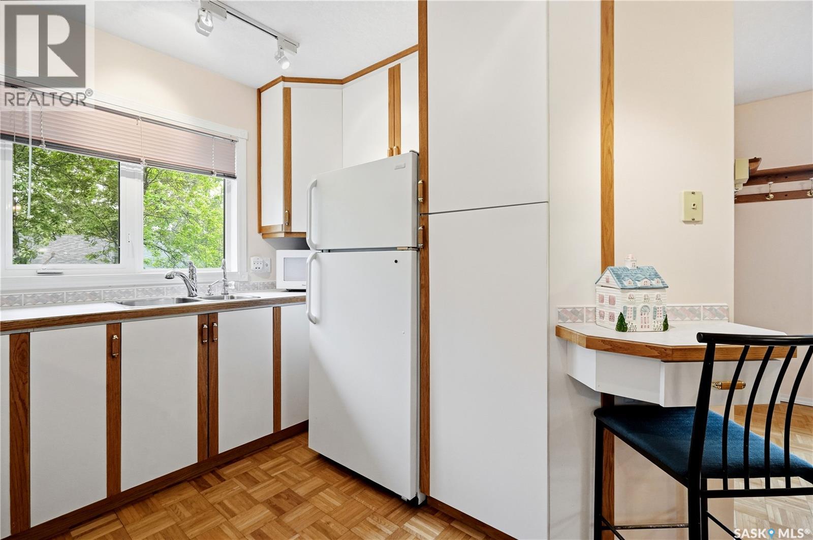 21 Pelican STREET W - 40