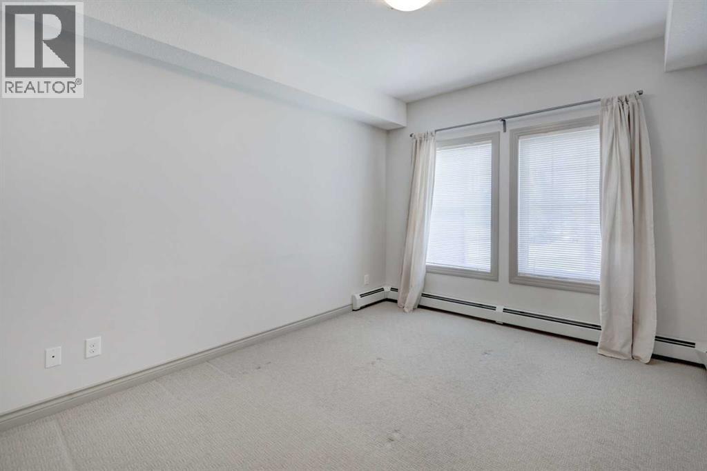 #220 70 Royal Oak Plaza NW - 22
