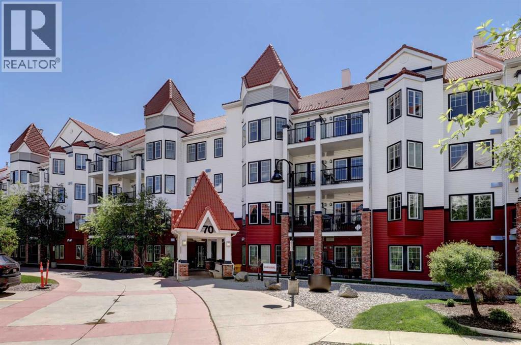 #220 70 Royal Oak Plaza NW - 1