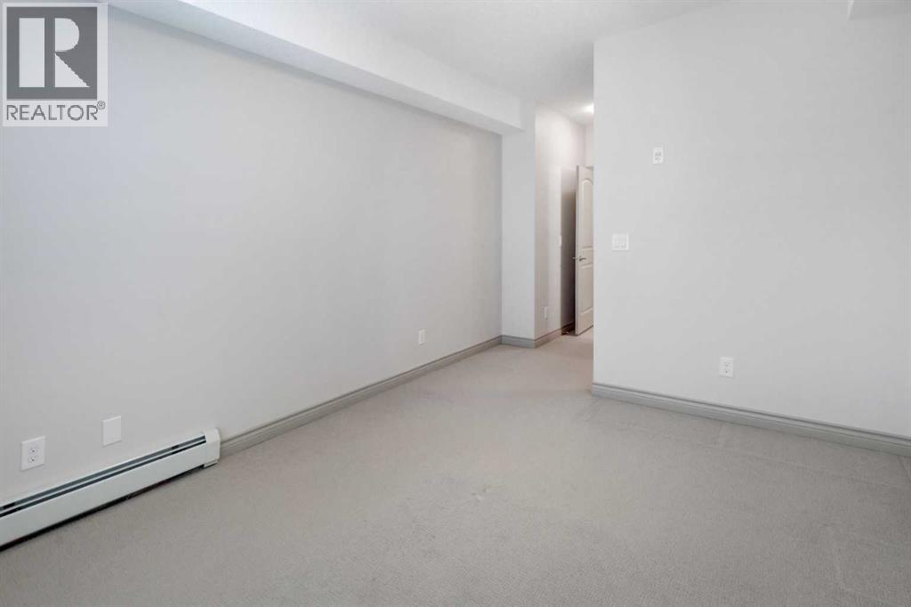 #220 70 Royal Oak Plaza NW - 23