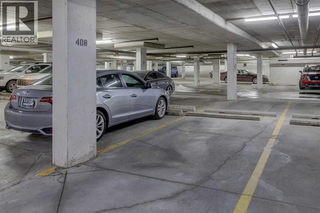 #220 70 Royal Oak Plaza NW - 34