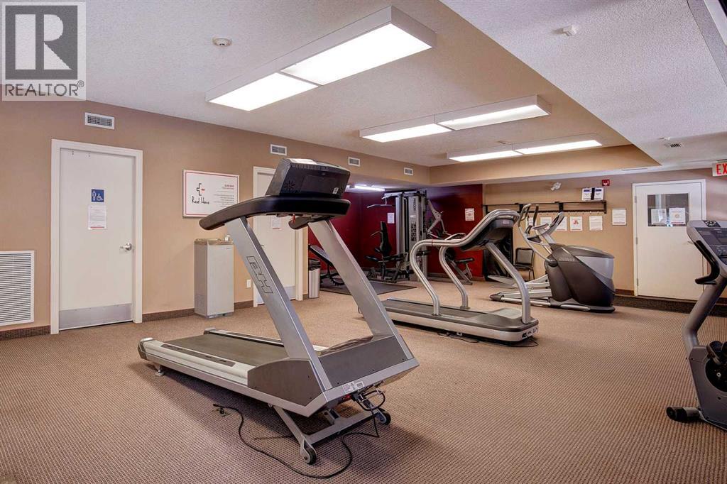 #220 70 Royal Oak Plaza NW - 36