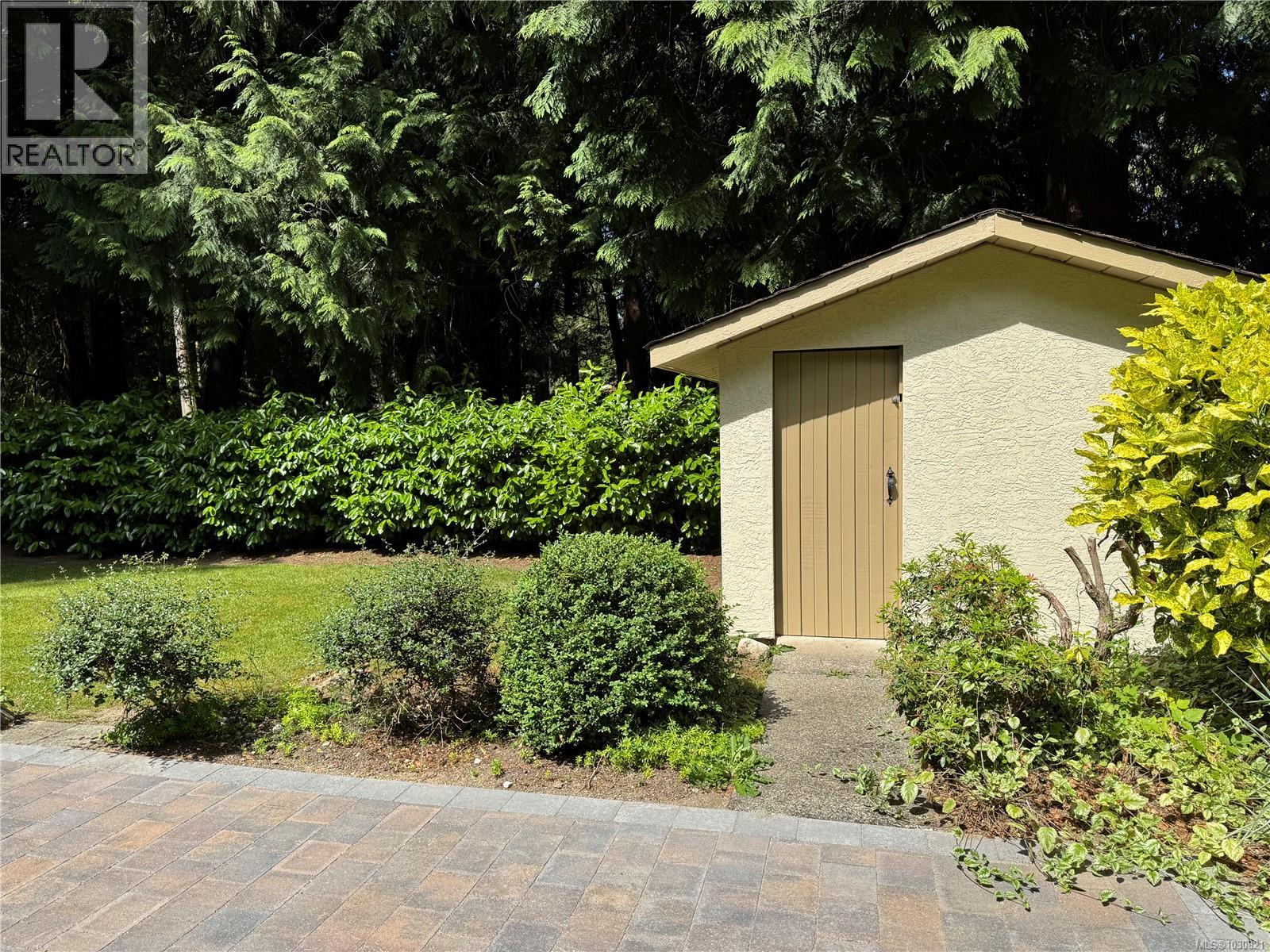 5180 Rutli Meadows Pl, Saanich