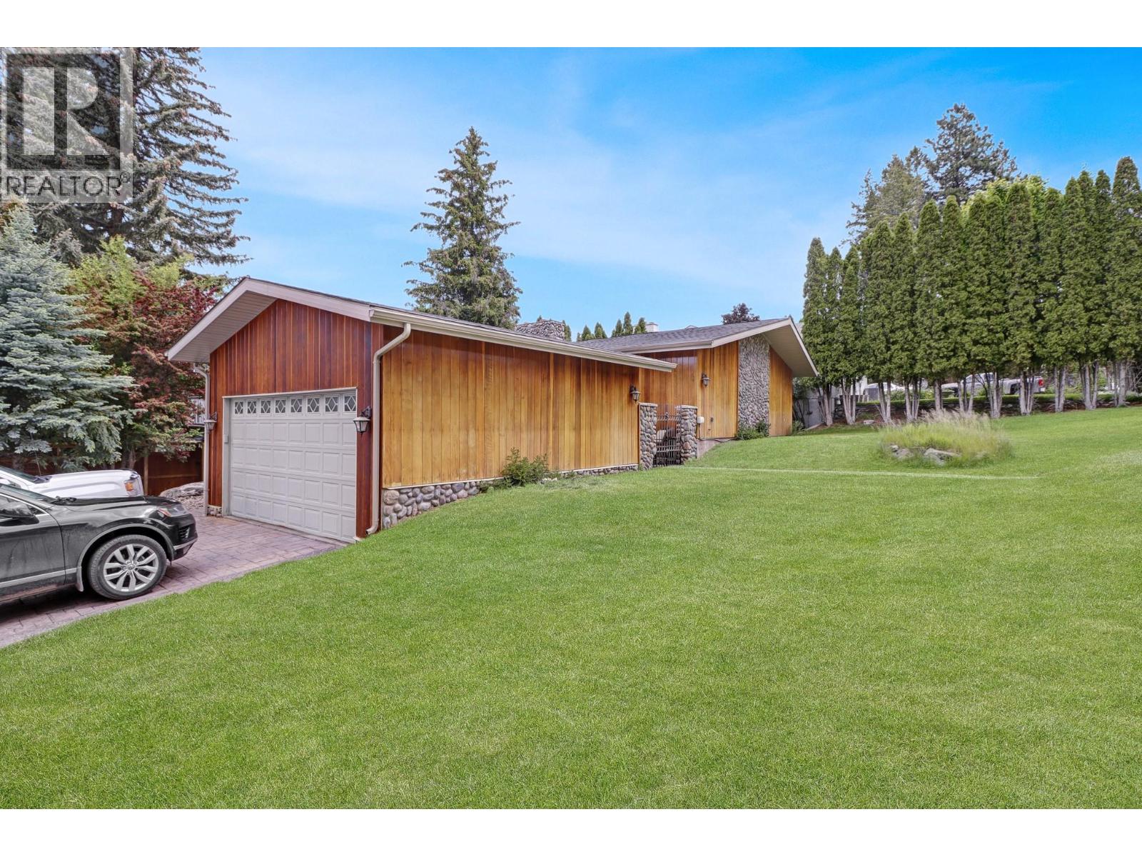 712 17 Avenue - 3