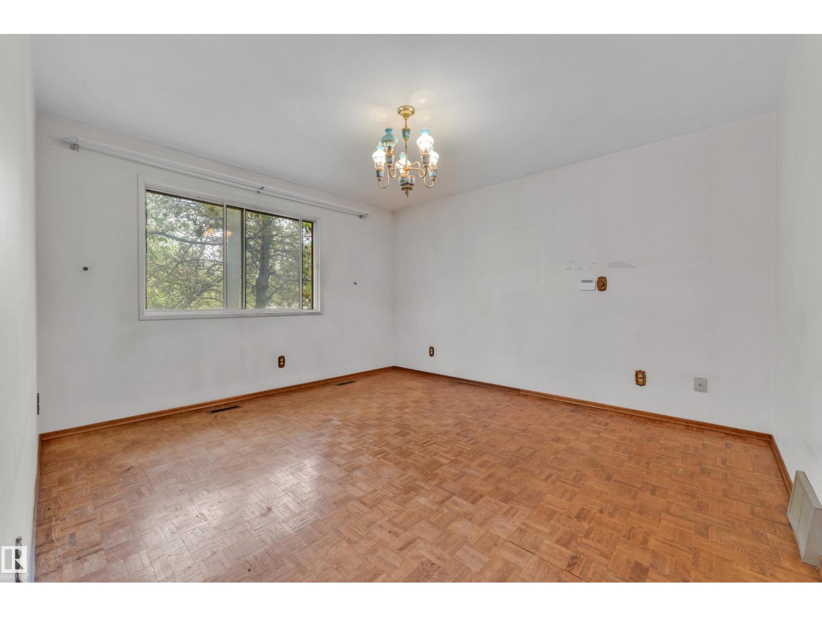 10819 54 AV NW — photo 29