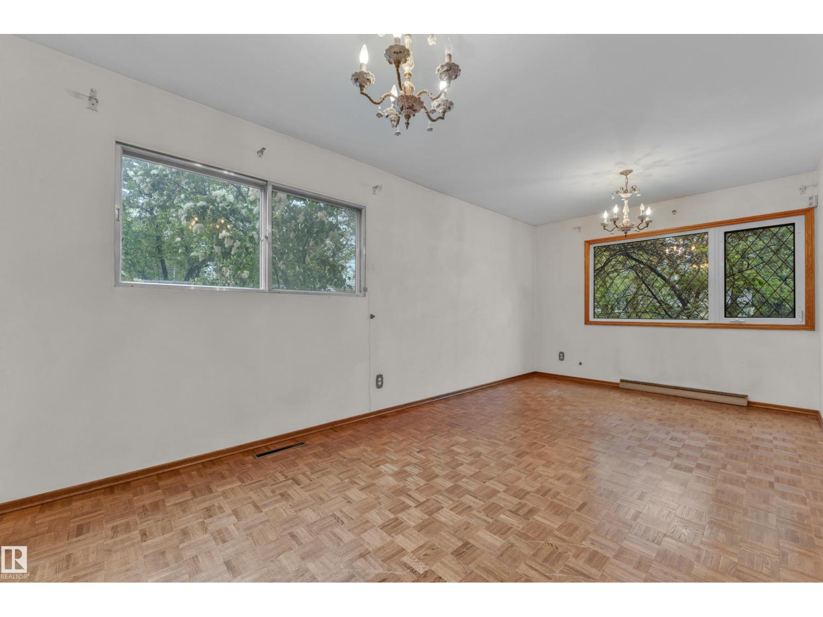 10819 54 AV NW — photo 17