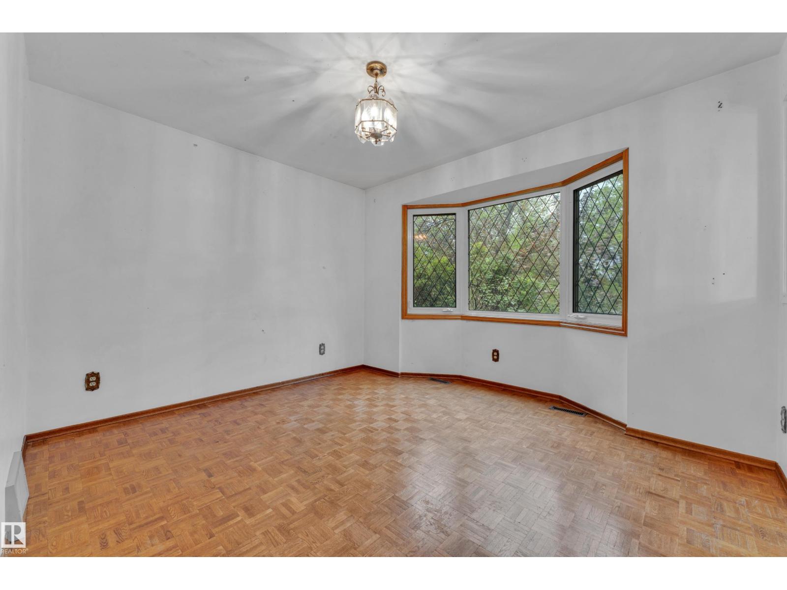 10819 54 AV NW — photo 22