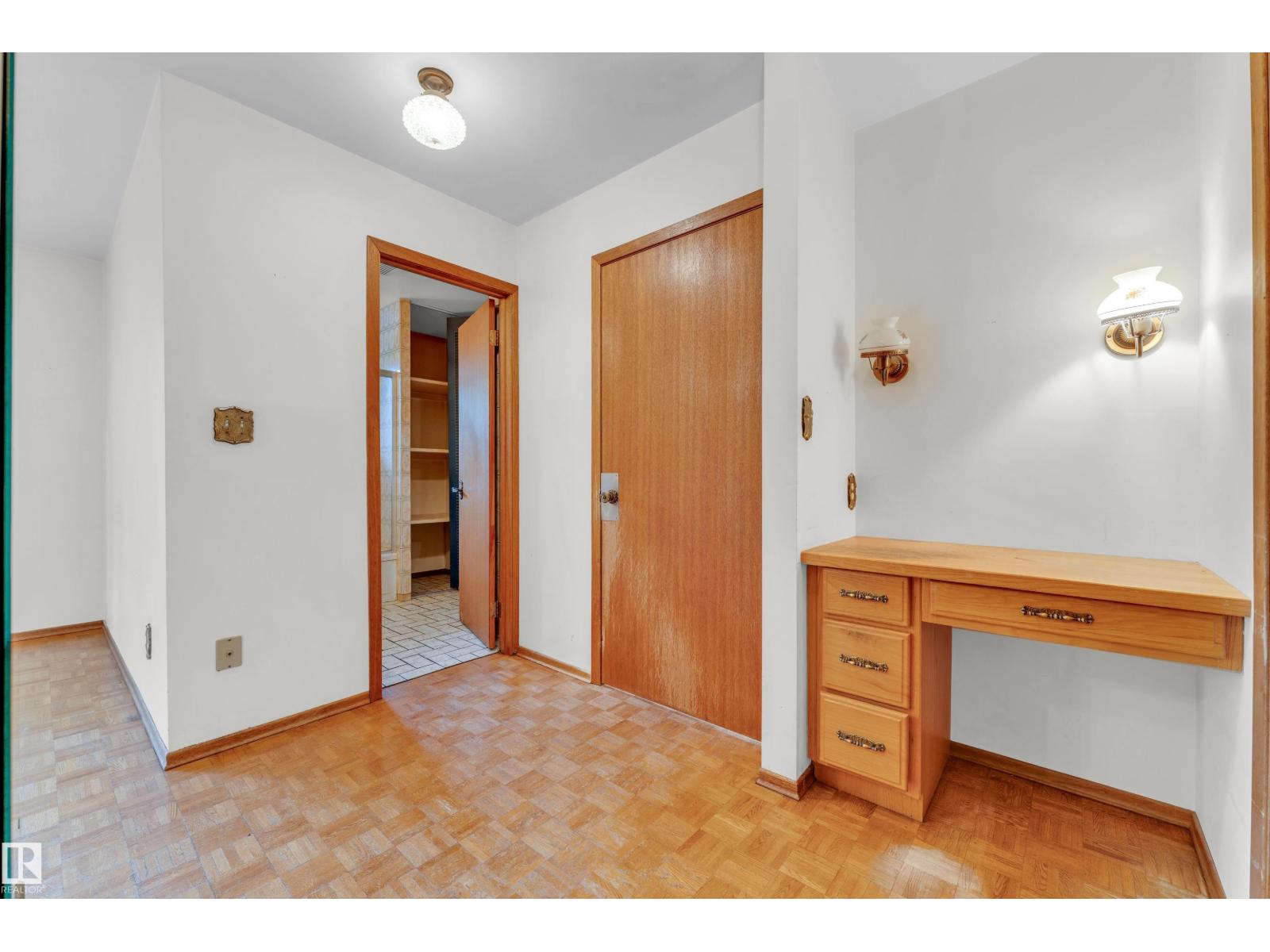 10819 54 AV NW — photo 32