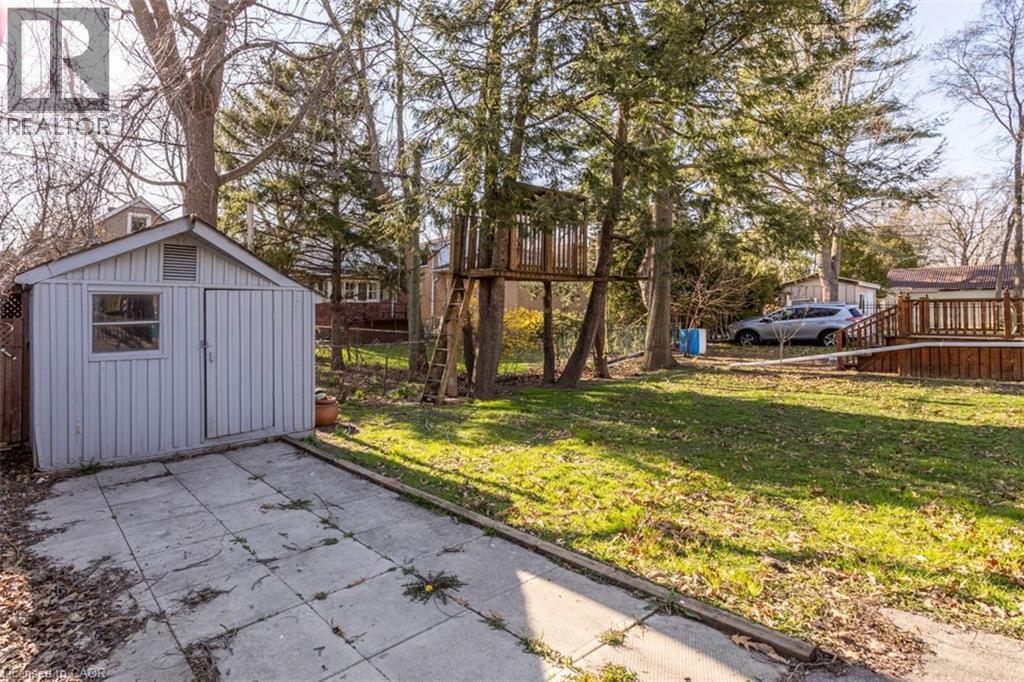 17 THORNDALE Street N - 13