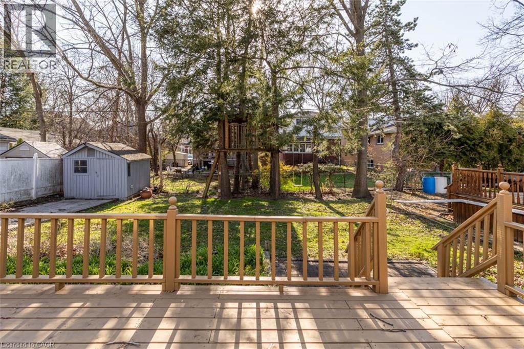 17 THORNDALE Street N - 15