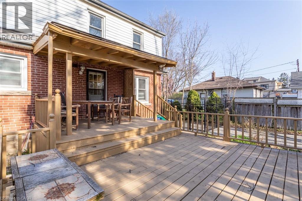 17 THORNDALE Street N - 18