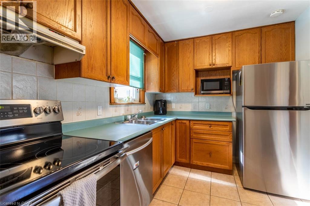 17 THORNDALE Street N - 32