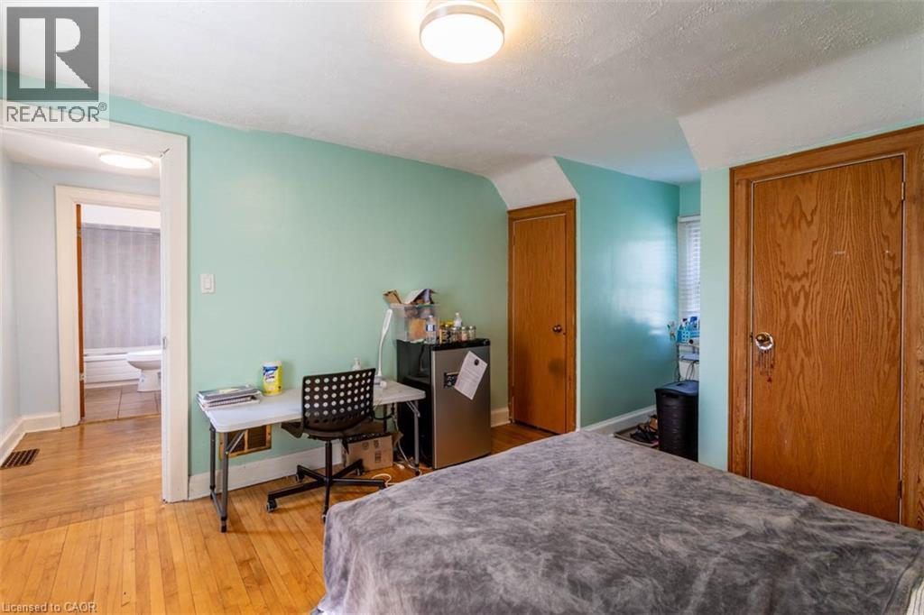 17 THORNDALE Street N - 40