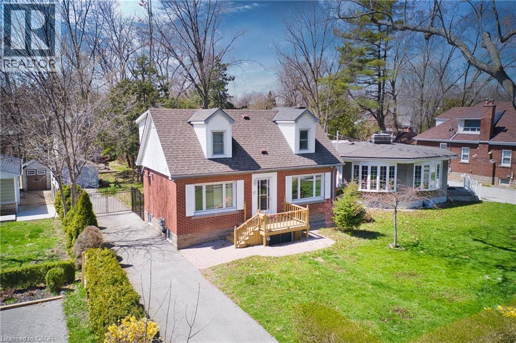 17 THORNDALE Street N - 6