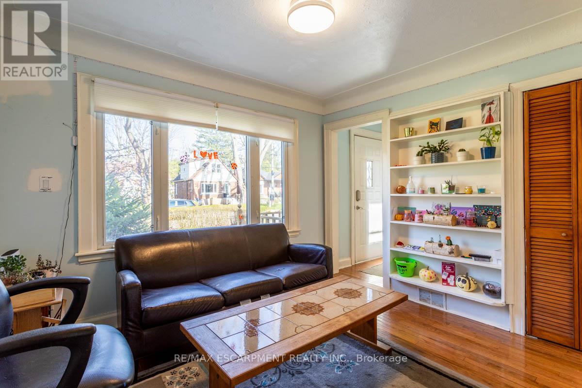 17 THORNDALE STREET N - 10