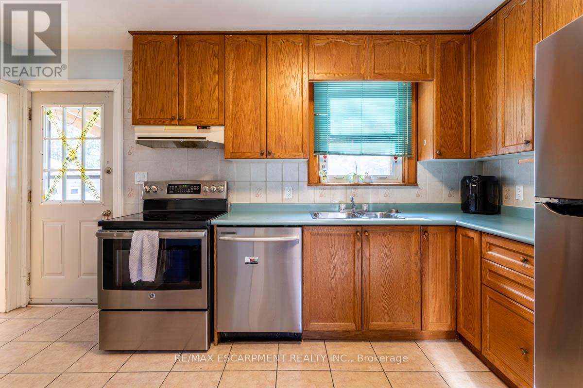 17 THORNDALE STREET N - 11