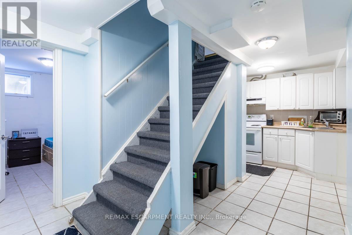 17 THORNDALE STREET N - 25