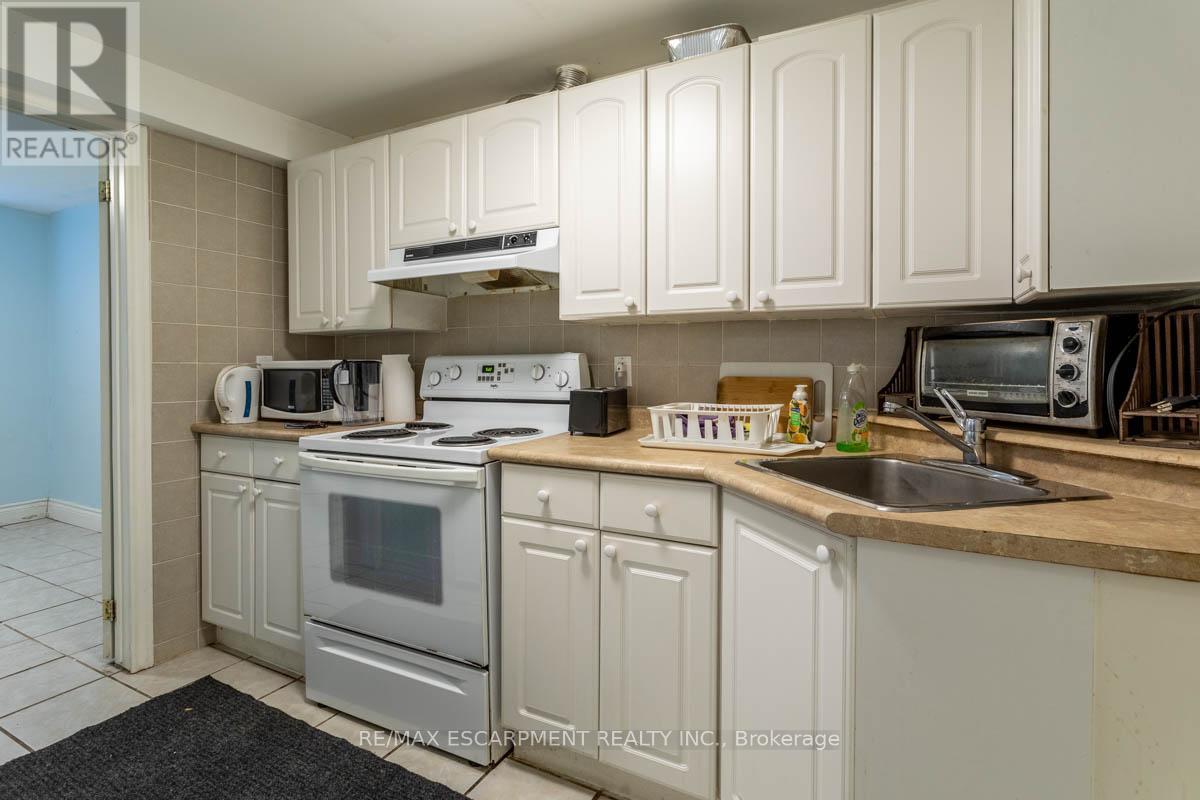 17 THORNDALE STREET N - 26