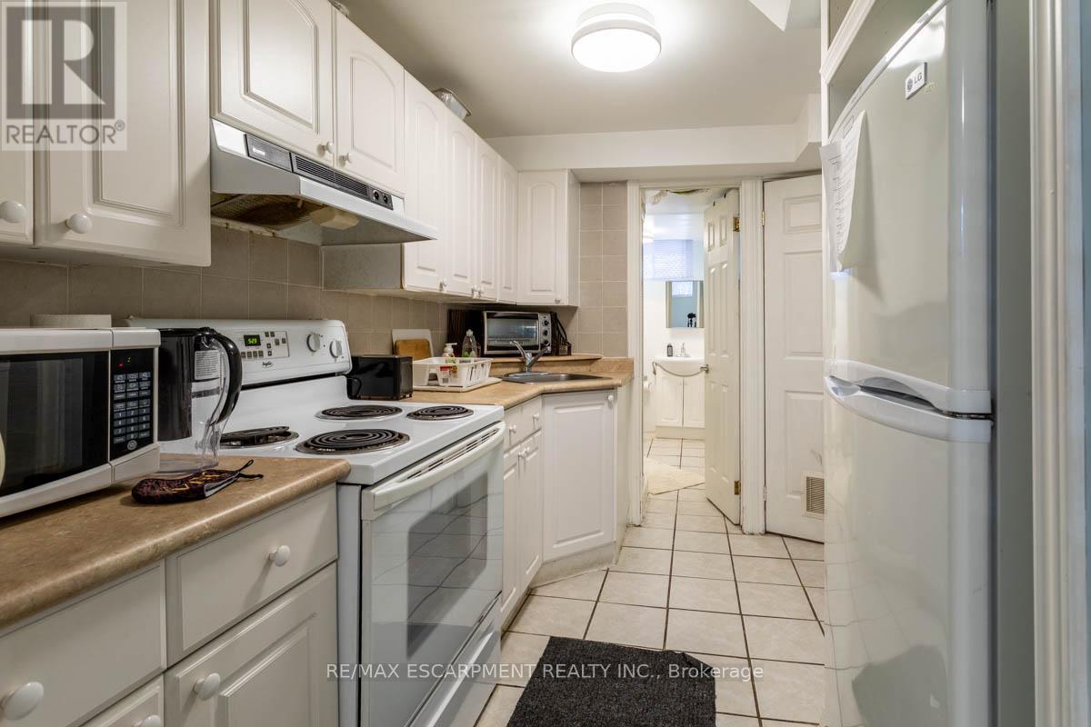 17 THORNDALE STREET N - 27
