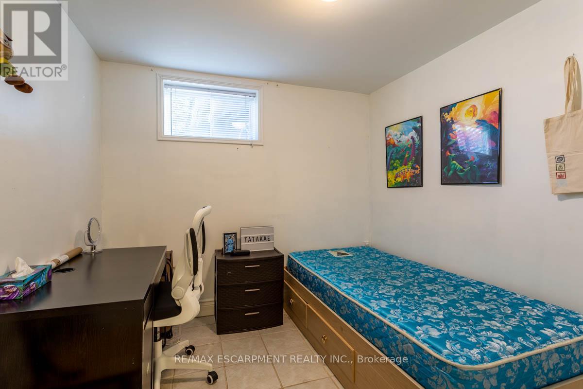 17 THORNDALE STREET N - 28