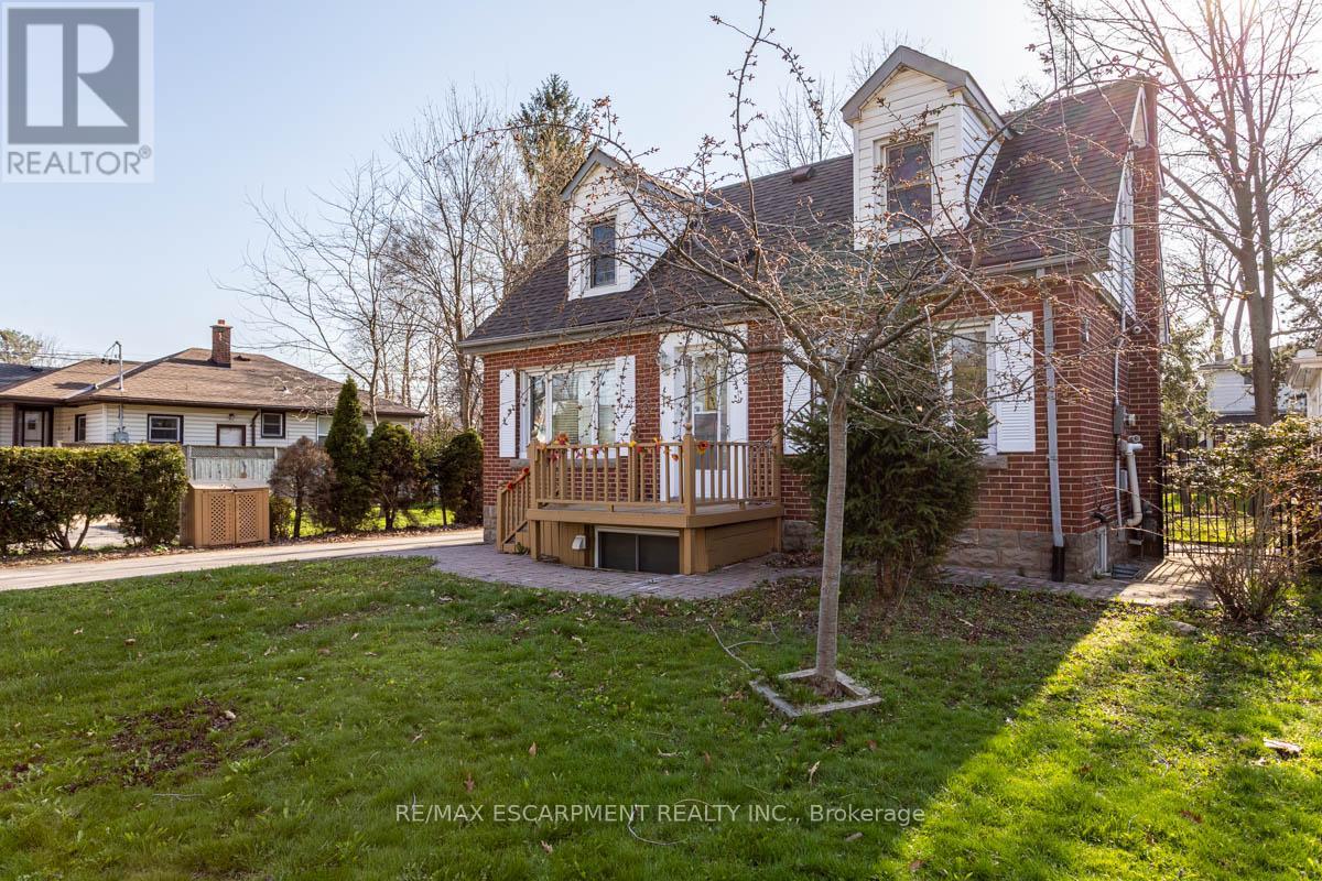 17 THORNDALE STREET N - 3