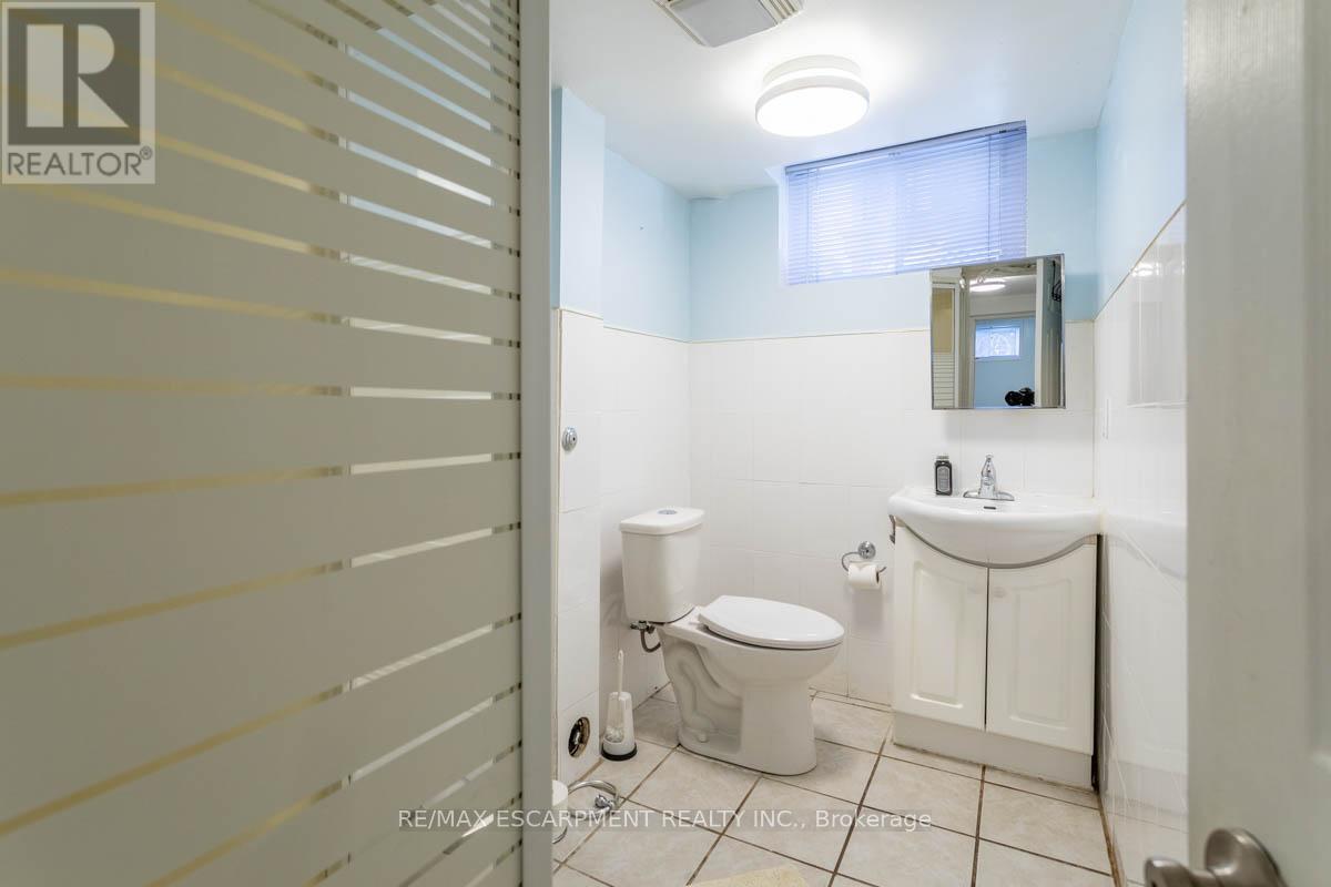 17 THORNDALE STREET N - 32
