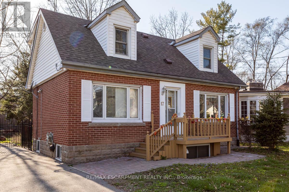 17 THORNDALE STREET N - 4