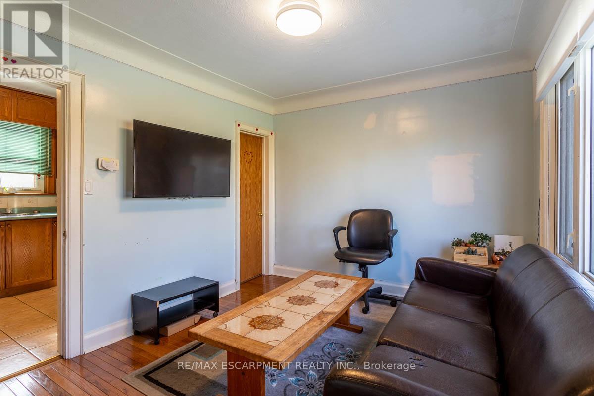 17 THORNDALE STREET N - 7