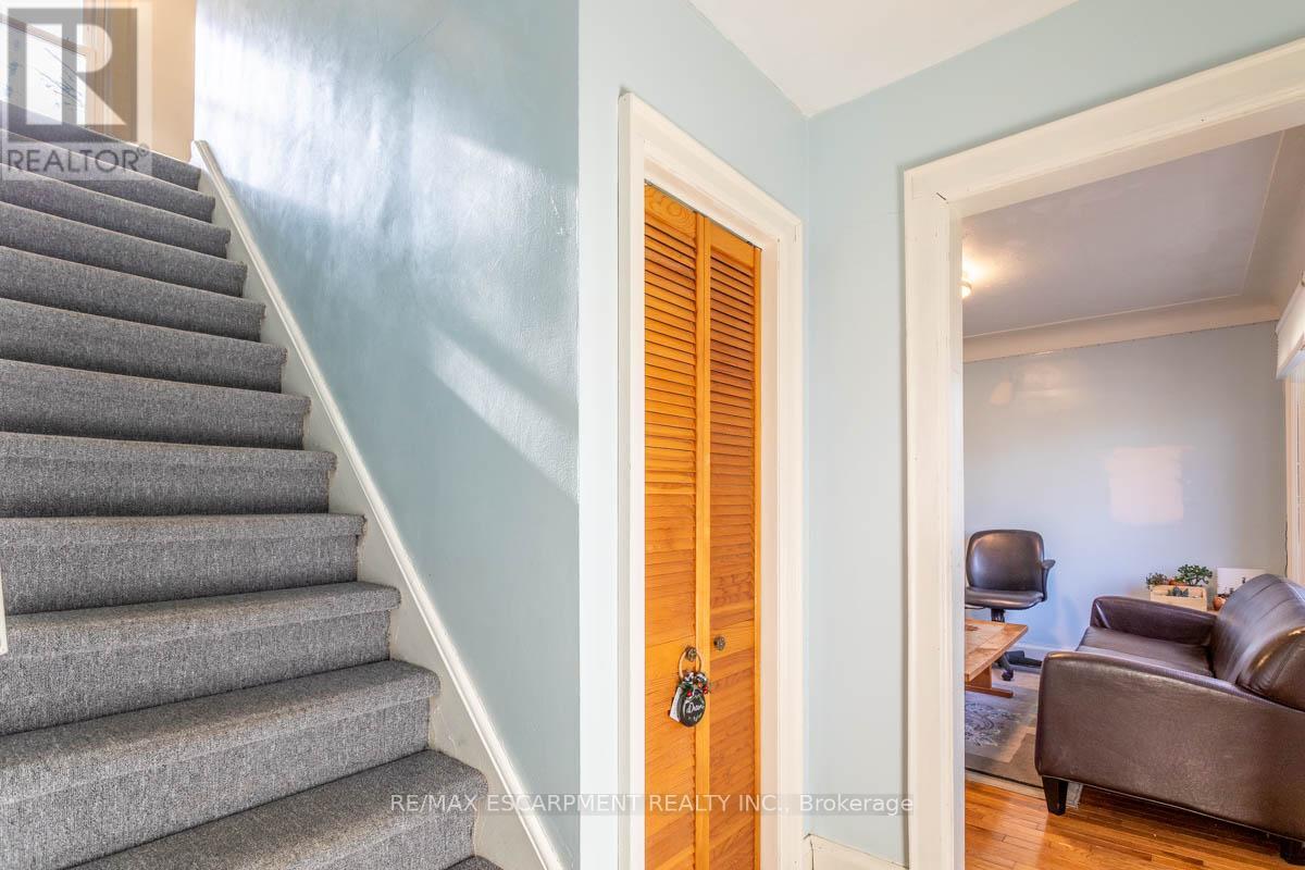 17 THORNDALE STREET N - 8
