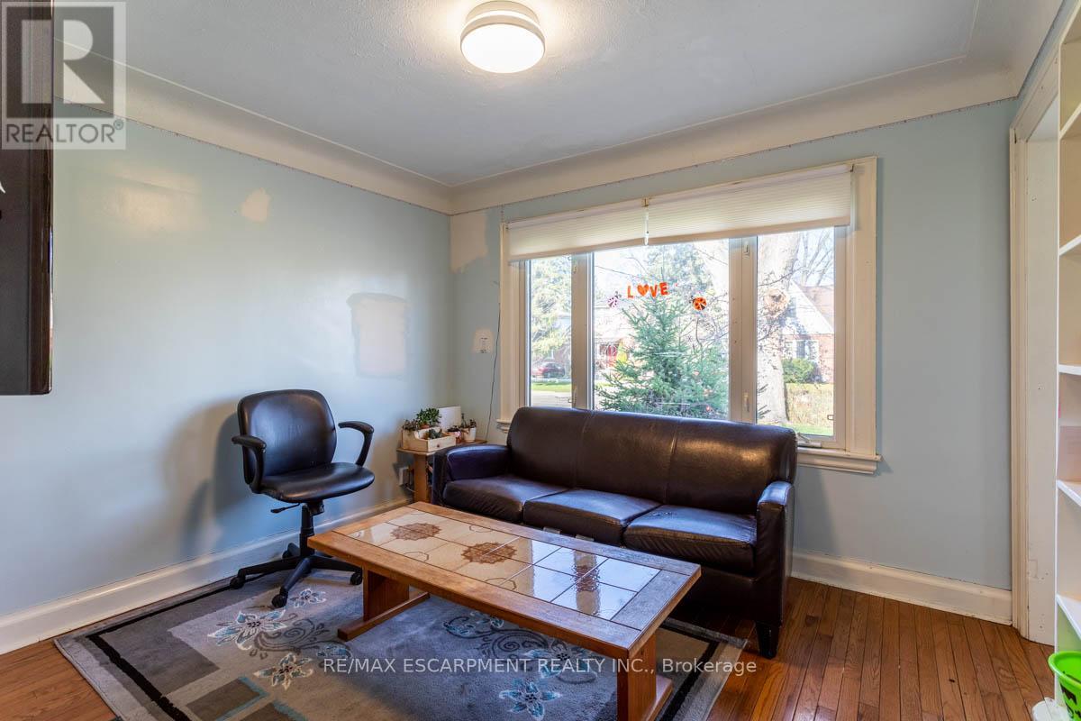 17 THORNDALE STREET N - 9