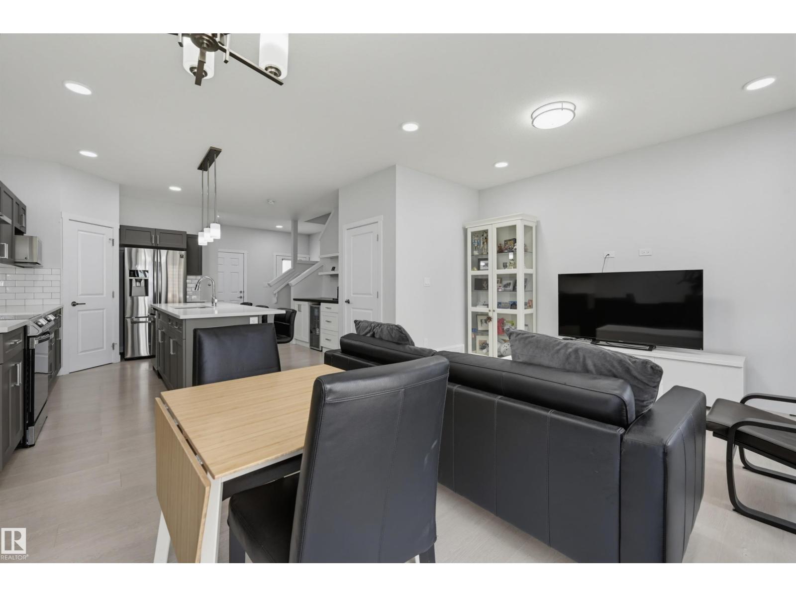918 DANIELS LO SW - photo 4